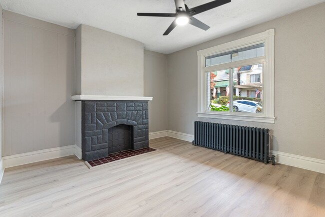 Building Photo - 3 bed 1.5 bath - freshly updated top to bottom, dishwasher, laundry, off street parking