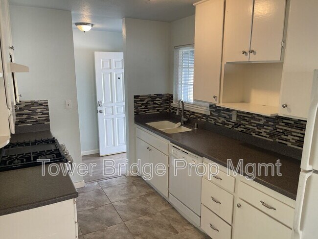 Building Photo - 8724 Halverson Dr