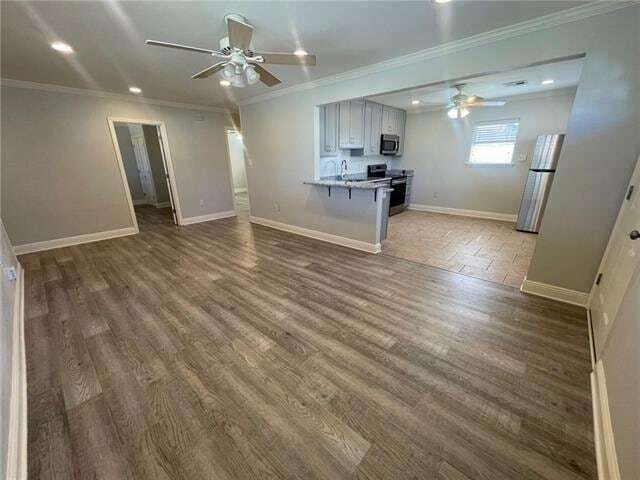 Building Photo - 6573 Center St