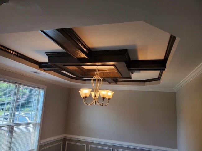 Building Photo - 4 bedroom available for move in August 1st...