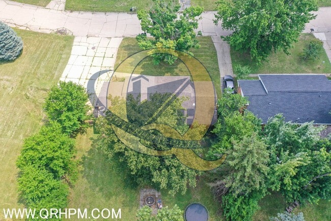 Building Photo - Available Now! Carmen Ainsworth Schools - Water included - SIDE BY SIDE DUPLEX