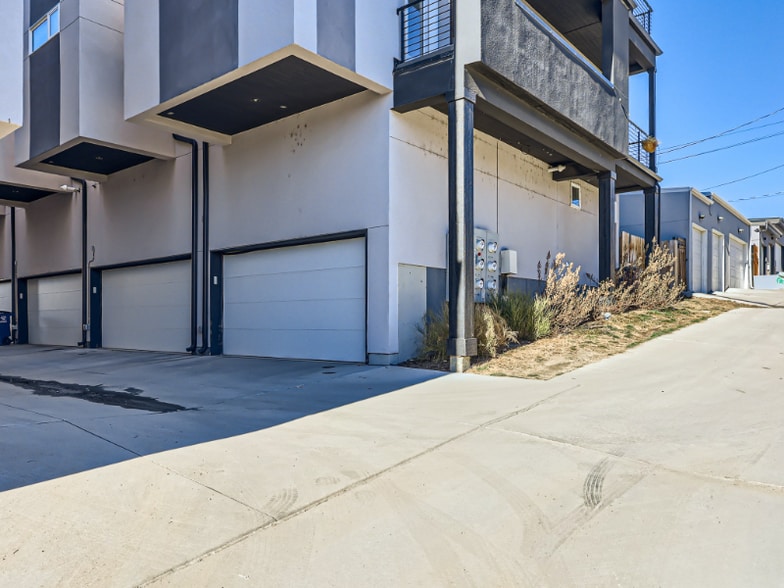 Building Photo - 1272 Yates St