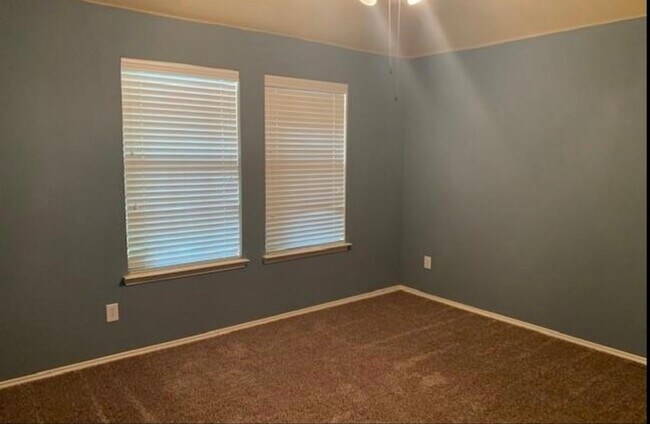 Building Photo - 3321 Truman St