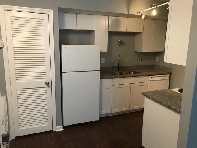 Building Photo - 2494 Etiwan Ave