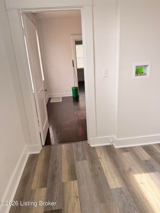 Building Photo - 841 Hazel St