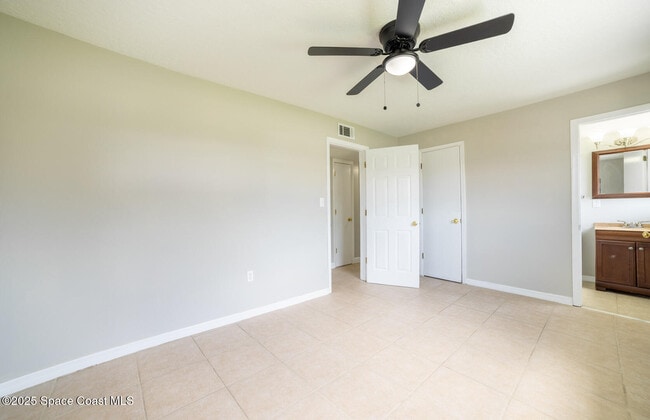 Building Photo - 2285 Dolphin Rd