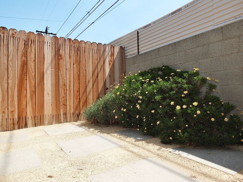 Building Photo - 5972 Coke Ave