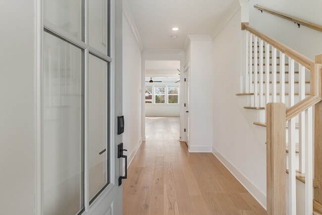 Building Photo - Stunning!