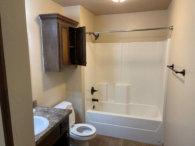 Building Photo - 3 bed 2 bath 2 car garage in Chickasha!  granite, luxury vinyl and ready for move in!