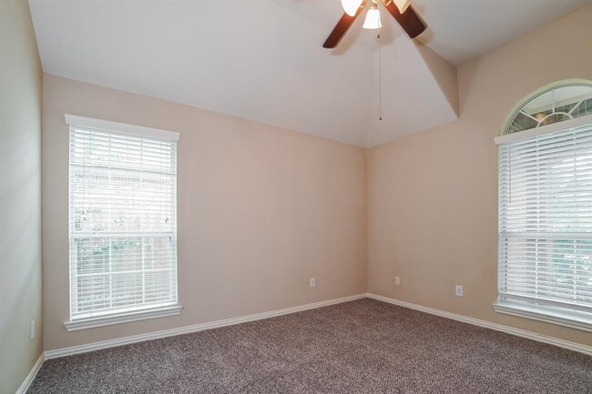 Building Photo - 6403 Alicia Way Dr