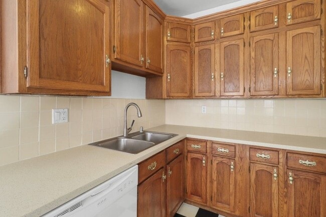 Building Photo - 6282 Commodore Sloat Dr