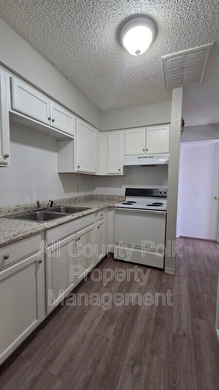 Building Photo - 2336 Chestnut Hills Dr