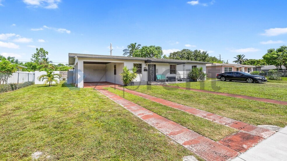 Building Photo - Unit B