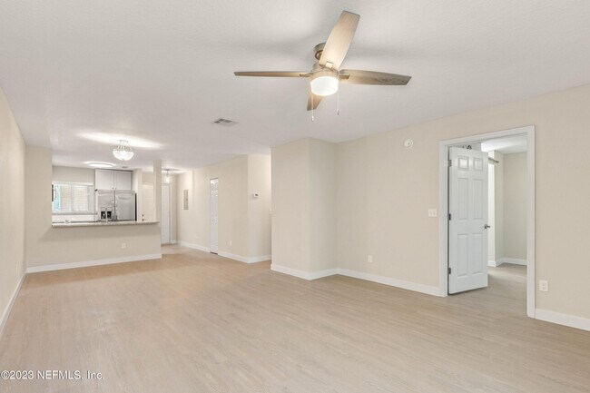 Building Photo - 5 Arbor Club Dr