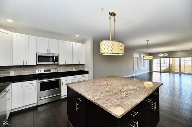 Building Photo - 8555 One W Dr