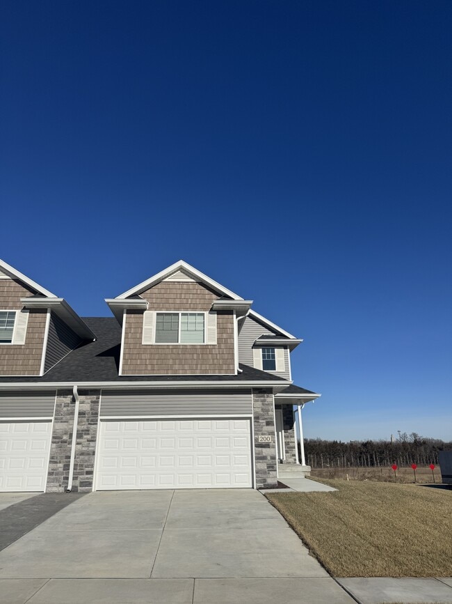 Building Photo - 200 W Samuel Ave