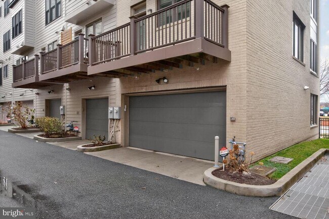 Building Photo - 10425 Fernwood Rd