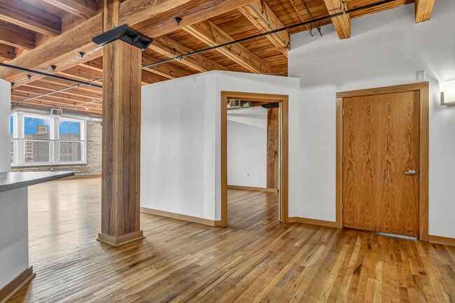 Building Photo - 413 N 2nd St