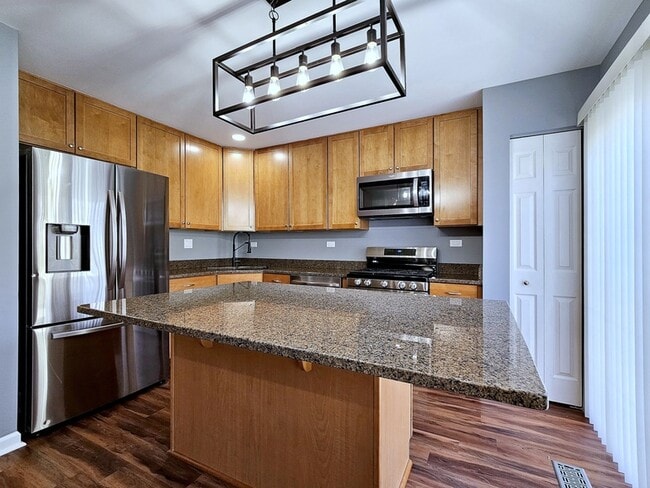 Building Photo - 464 Lancaster Dr