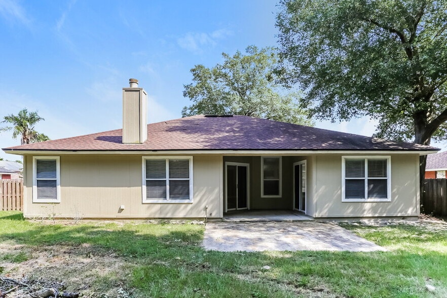 Building Photo - 857 Poydras Ln N