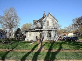 Building Photo - 2202 S Warren St