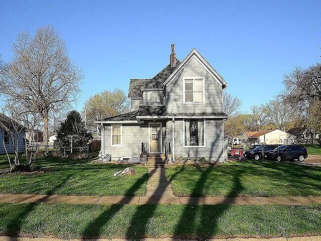 Building Photo - 2202 S Warren St