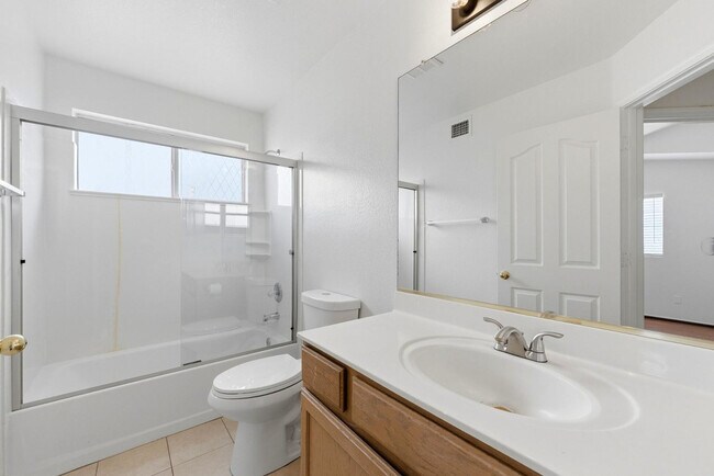 Building Photo - 15822 S 32nd Pl