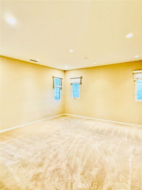 Building Photo - 114 Chestnut Grove