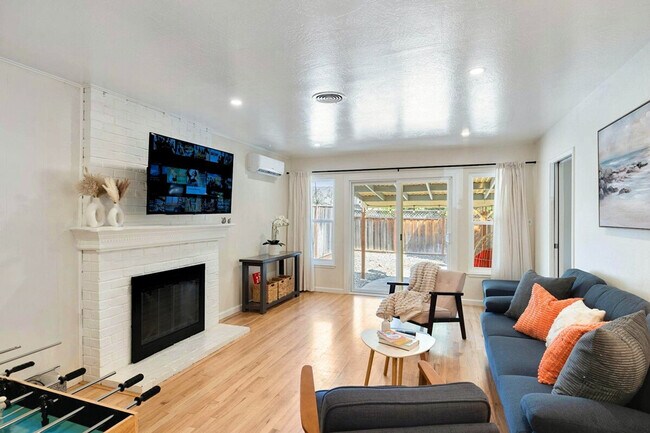 Primary Photo - 919 Redbird Dr