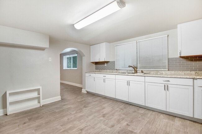 Building Photo - 105 Pineland Cir
