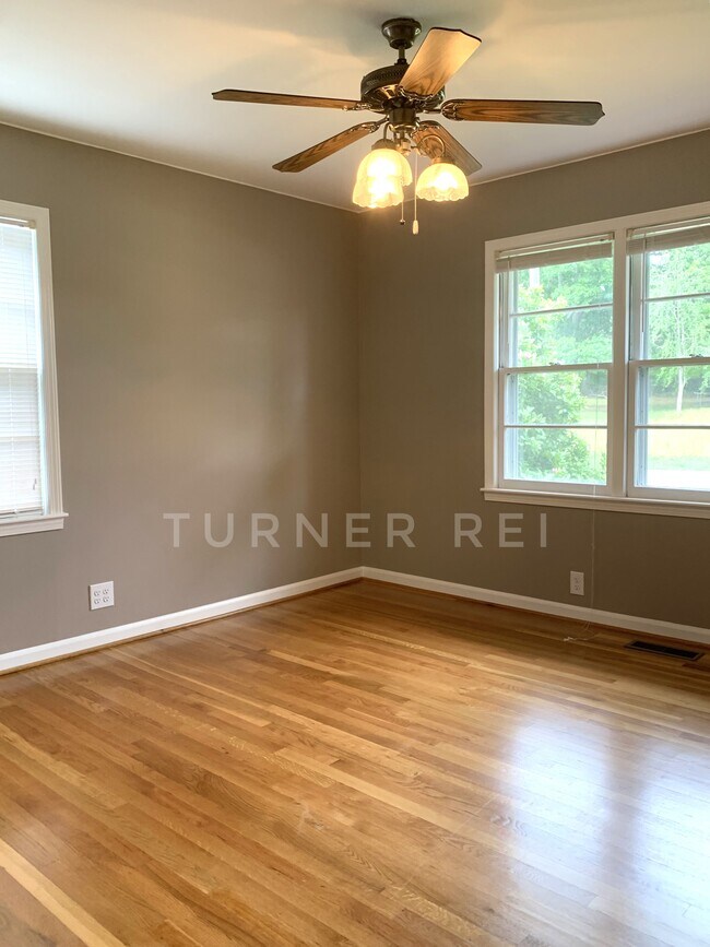 Front Bedroom - 85 Parkertown Rd