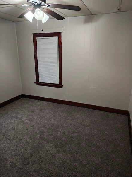 Building Photo - 524 Crestmore Ave