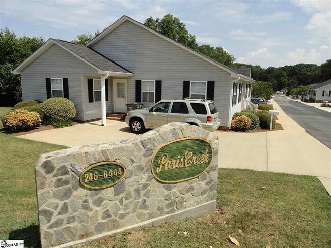Building Photo - 2 Bed / 2 Bath near Cherrydale