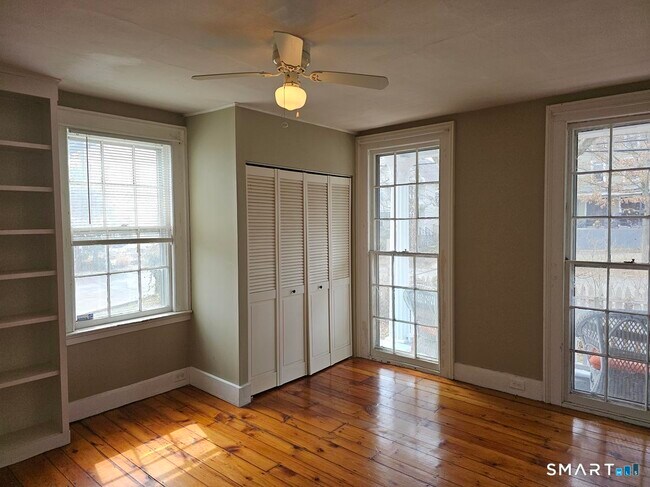 Building Photo - 19 Howard Ave