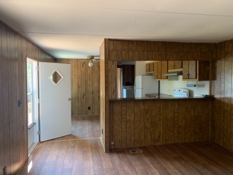 Building Photo - 299 Canal Trce