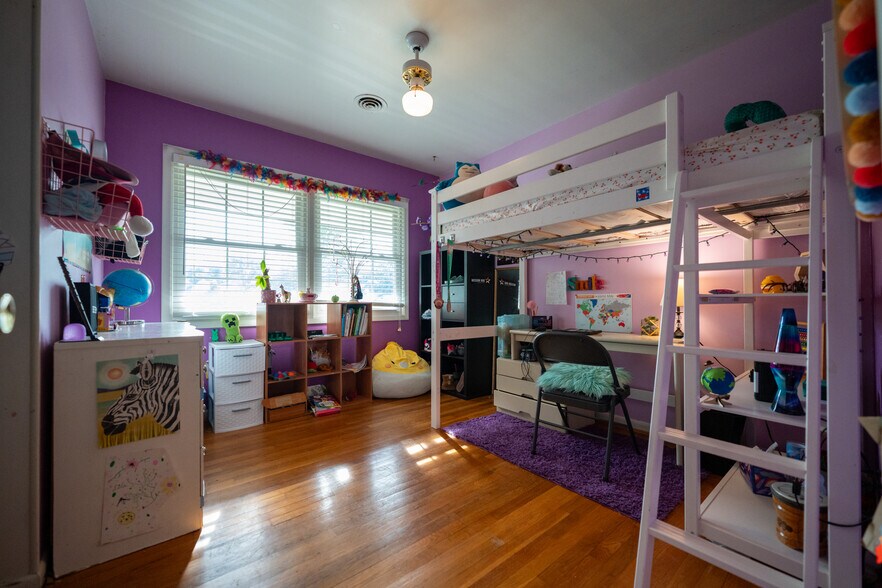 Loft Bedroom - 316 Russelcroft Rd