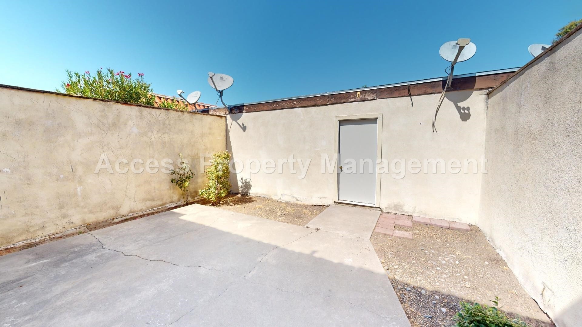 Building Photo - 2735 Fowler Rd