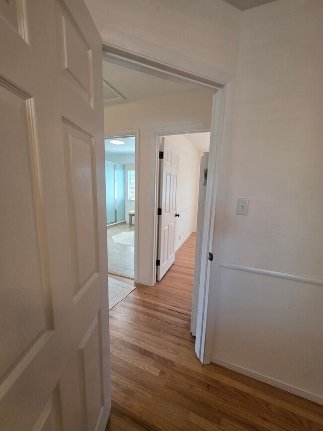 Building Photo - Delightful Single Story 2/2 with Expanded Bath and Beautiful Gardens
