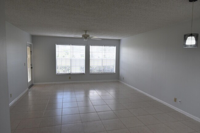 Building Photo - 6300 La Costa Dr