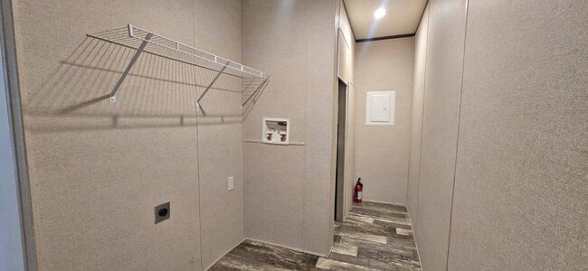 Building Photo - 2128 S Riverside Dr