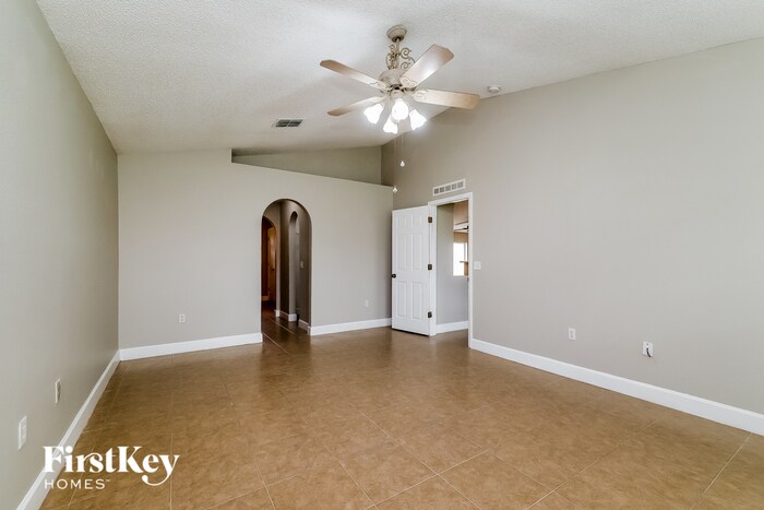 Building Photo - 129 Aurora Ln