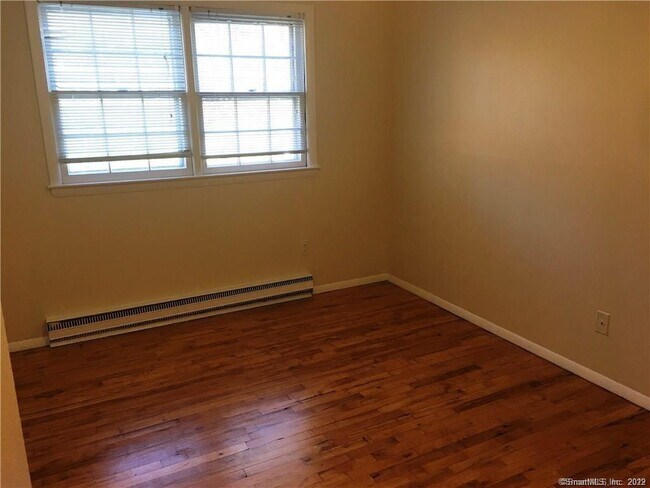 Building Photo - 617 Millville Ave