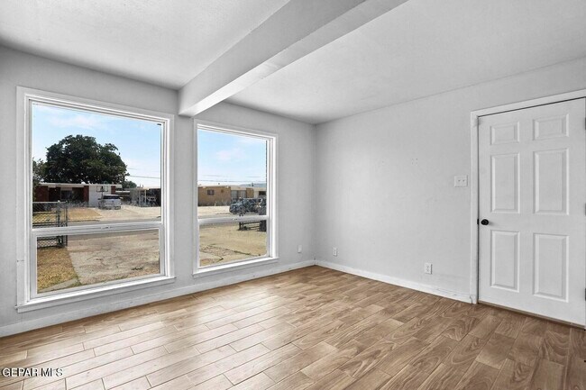 Building Photo - 5121 Beautonne Ave