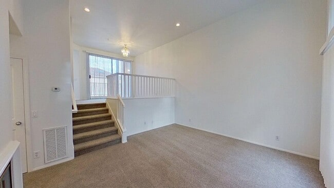 Building Photo - 1002 Reggio Aisle