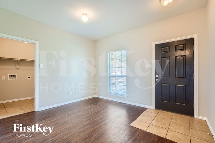 Building Photo - 1818 Willowbrook Dr