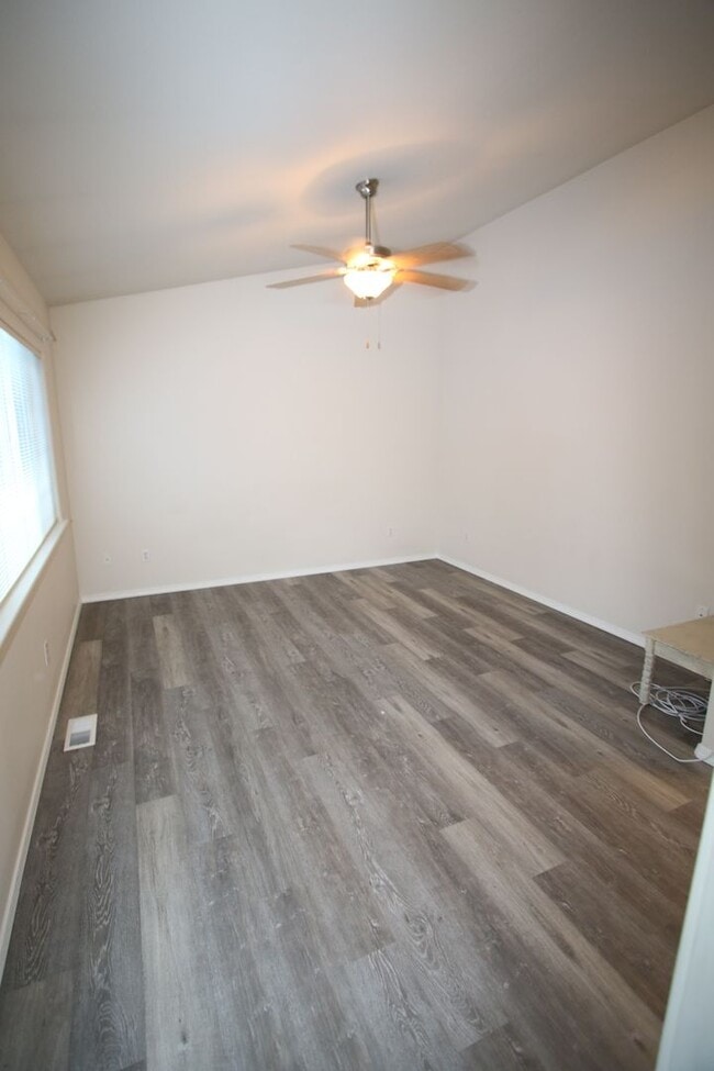 Building Photo - 3 Bedroom Condo in East Anchorage!