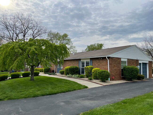 Building Photo - 942 E Waterloo Dr