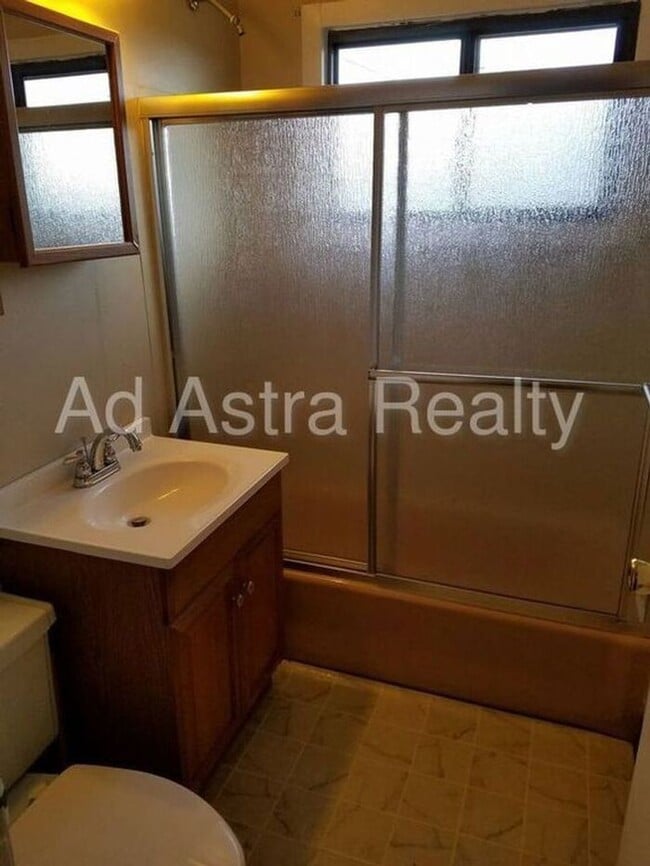 Building Photo - Very Nice 3 Bedroom 1 Bath Home in KCMO-Available in MAY!!
