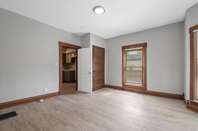 Building Photo - Large 4 Bedroom Home