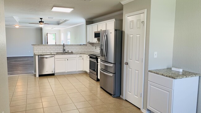 Kitchen with upgraded appliances - 11746 Deer Mill